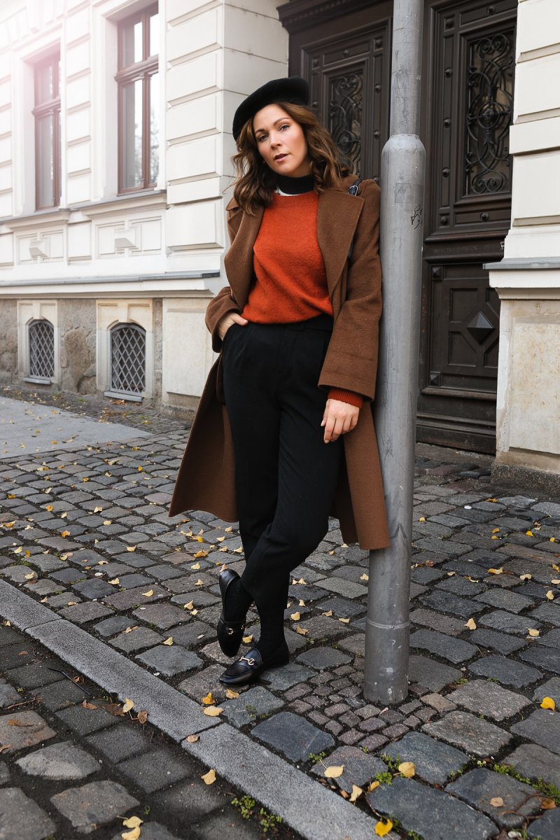 Auf dem Kleidermaedchen Modeblog zeige ich ein Outfit im Paris Style mit gestreiften Shirt, Barett und schwarzen Slippers. Der perfekte Style für den Alltag. www.kleidermaedchen.de #parisstyle #streifen #barett #otherstories #vagabond