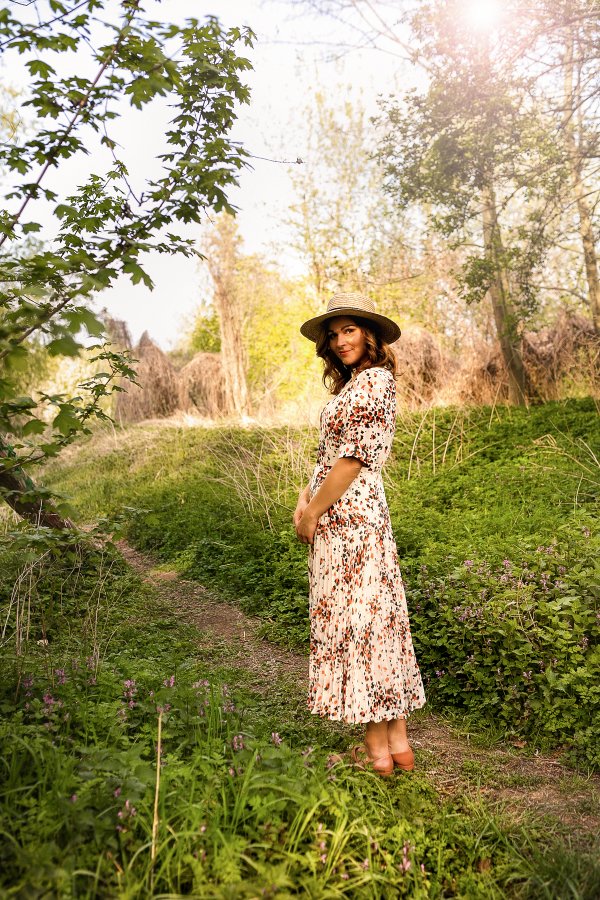 Das Maxikleid von Whistles gehört definitiv zu den schönsten Sommerkleidern 2020! Wie ich es kombiniert habe und warum das farbenfrohe Midikleid ein Muss im Frühling/Sommer 2020 ist, verrate ich euch auf dem Kleidermaedchen Modeblog. Einfach ein gelungener Style, der im Modesommer nicht fehlen darf. #whistles #midikleid #maxikleid #sommerkleid #whatfor #dvf #fruehlingsoutfit #sommeroutfit