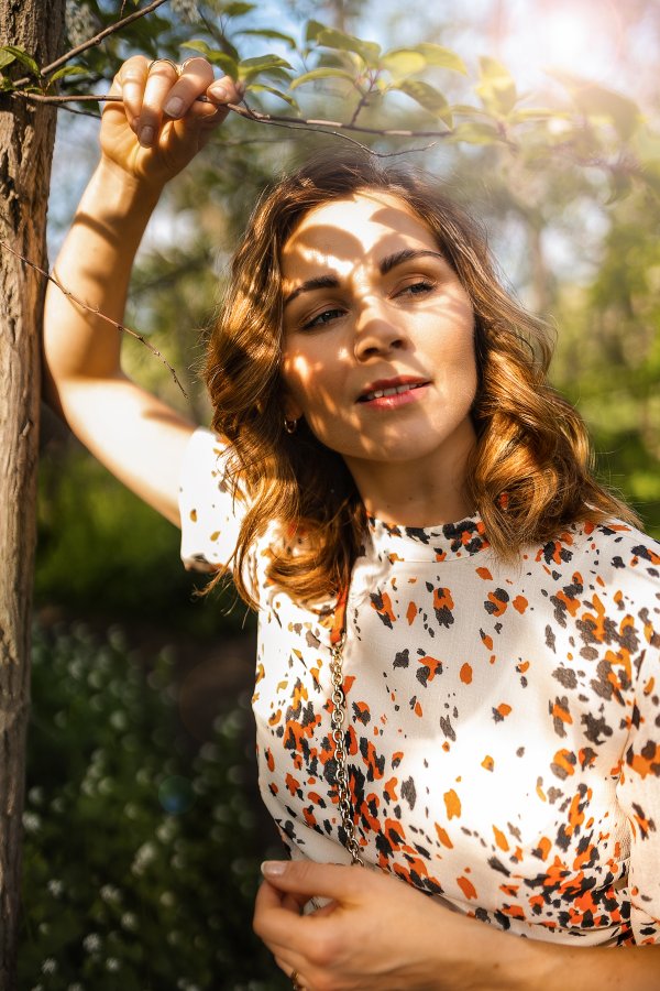 Das Maxikleid von Whistles gehört definitiv zu den schönsten Sommerkleidern 2020! Wie ich es kombiniert habe und warum das farbenfrohe Midikleid ein Muss im Frühling/Sommer 2020 ist, verrate ich euch auf dem Kleidermaedchen Modeblog. Einfach ein gelungener Style, der im Modesommer nicht fehlen darf. #whistles #midikleid #maxikleid #sommerkleid #whatfor #dvf #fruehlingsoutfit #sommeroutfit