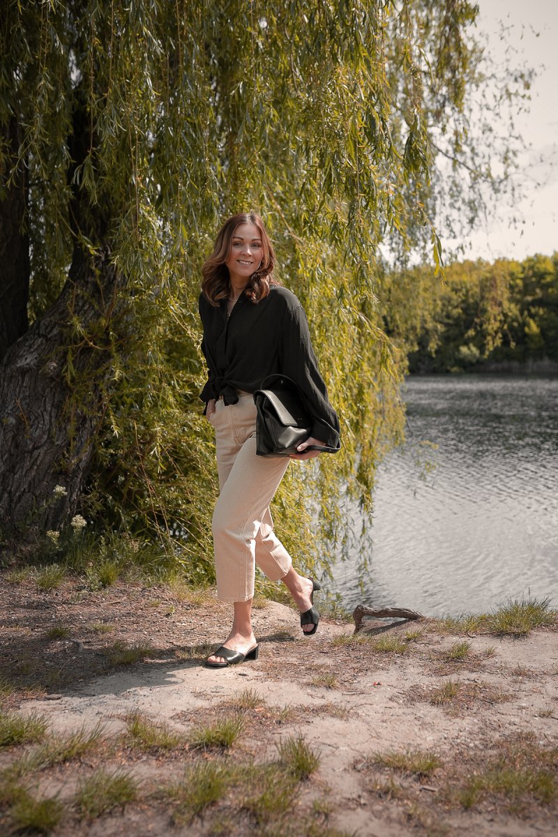 Ein Herbst Outfit im Business-Style findet ihr auf dem Kleidermädchen Modeblog. Ich zeige euch, wie ihr Blusen im kommenden Herbst/Winter 2020 kombinieren könnt. Mehr dazu findet ihr auf www.kleidermaedchen.de