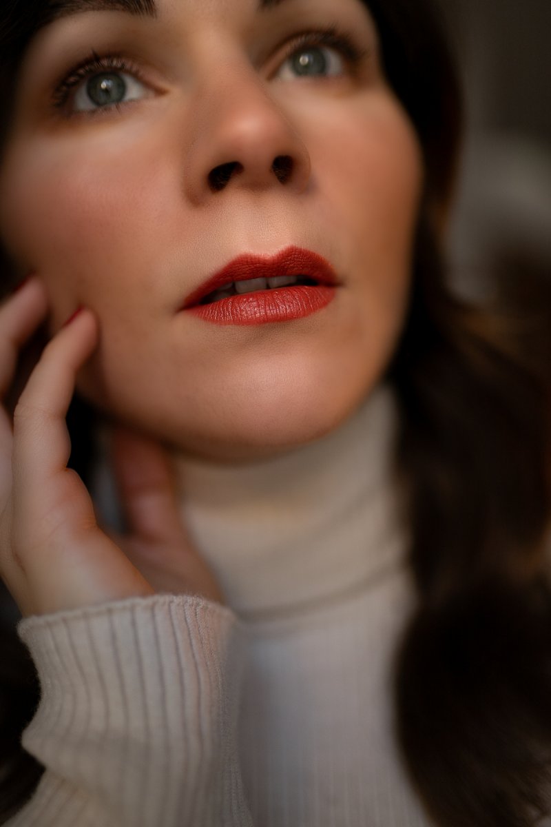 Ein natürliches Make-up für den Herbst! Ich zeige euch, wie ich meinen Alltagslook schminke und verrate, warum das Make-up auch für Brillenträger sehr gut wirkt. Mehr dazu auf kleidermaedchen.de