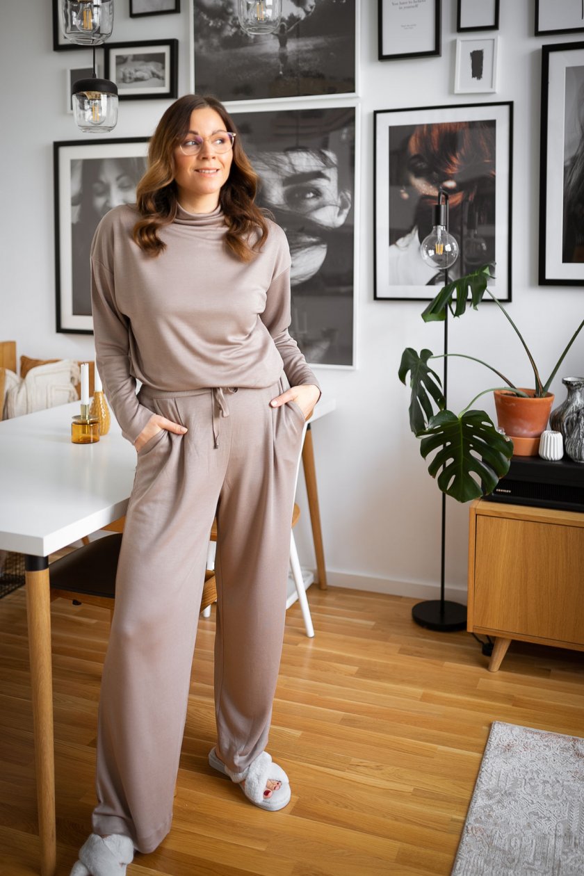 Athflow Outfit. Einen stilvollen Loungewear Look zeige ich euch auf dem Modeblog. Zudem findet ihr dort weitere zeitlose Homestyles zum Nachshoppen. | www.kleidermaedchen.de