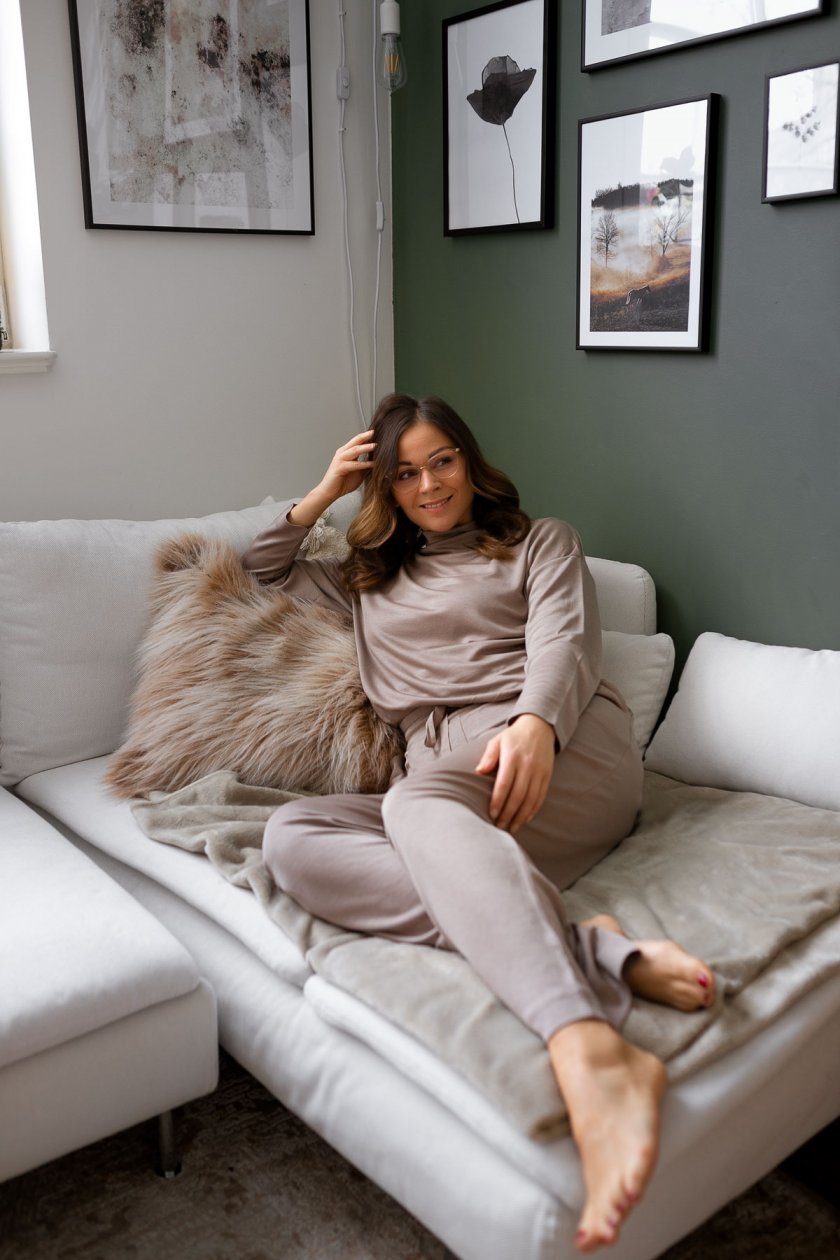 Athflow Outfit. Einen stilvollen Loungewear Look zeige ich euch auf dem Modeblog. Zudem findet ihr dort weitere zeitlose Homestyles zum Nachshoppen. | www.kleidermaedchen.de