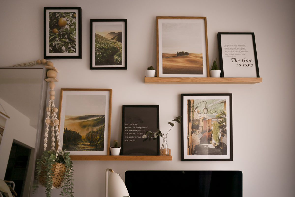 Bilderwand Update im Büro und Schlafzimmer. Mit Posterstore gestalte ich meine Bilderwände neu. Auf dem Interiorblog verrate ich dir, wie du deine individuelle Bilderwand gestaltest und außerdem gibt es einen 35% Rabattcode von Posterstore | www.kleidermaedchen.de