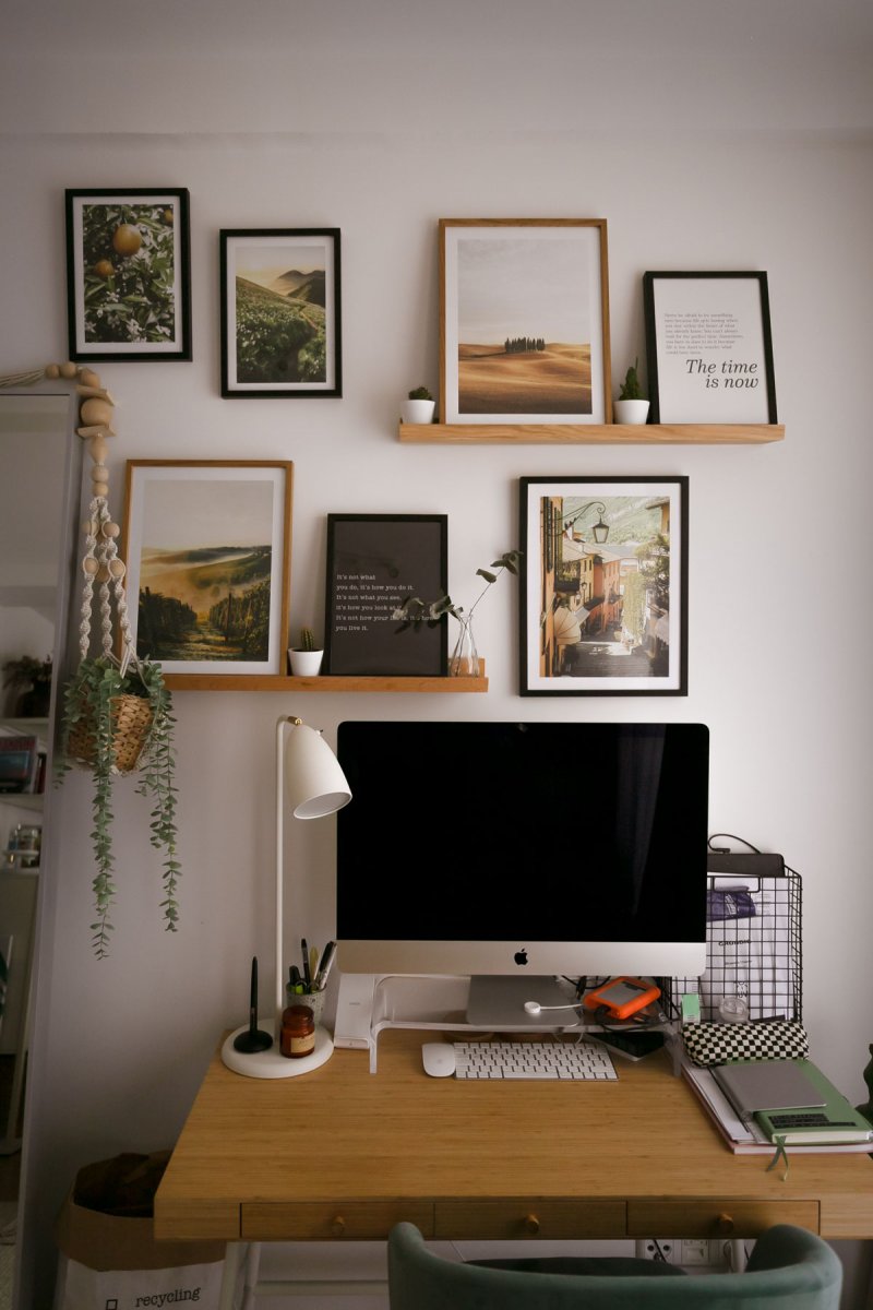 Bilderwand Update im Büro und Schlafzimmer. Mit Posterstore gestalte ich meine Bilderwände neu. Auf dem Interiorblog verrate ich dir, wie du deine individuelle Bilderwand gestaltest und außerdem gibt es einen 35% Rabattcode von Posterstore | www.kleidermaedchen.de