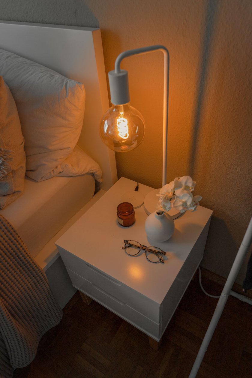 Scandi Style im Schlafzimmer. So habe ich mein Schlafzimmer modern mit Postern und Pflanzen eingerichtet. | www.kleidermaedchen.de