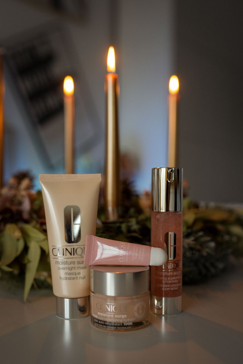 Geschenkideen für Beautyliebhaber zu Weihnachten. Mit einem Gesichtspflege Set von Clinique pflegst du deine Haut auf dem Punkt genau. Adventskalender Gewinnspiel. / www.kleidermaedchen.de Kleidermaedchen Mode Interior Beauty Lifestyle Food Blog Leipzig Berlin, Adventskalender 2021, die schönsten Adventskalender, Gewinnspiel, Verlosung, kleidermaedchen.de