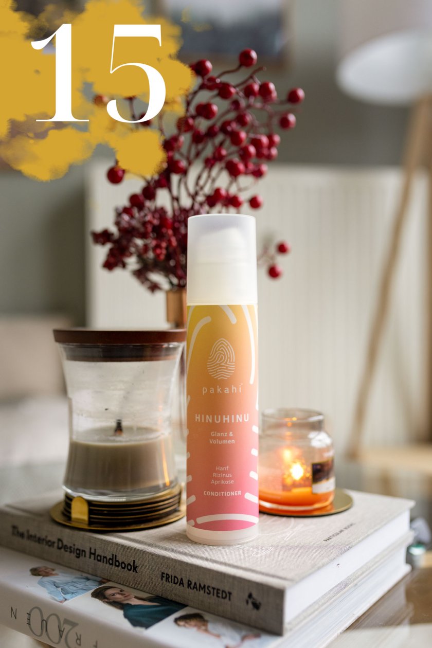 Geschenkideen für Beautyliebhaber zu Weihnachten. Mit dem Pakahi Conditioner pflegst du deine Haut auf dem Punkt genau. Adventskalender Gewinnspiel. / www.kleidermaedchen.de Kleidermaedchen Mode Interior Beauty Lifestyle Food Blog Leipzig Berlin, Adventskalender 2021, die schönsten Adventskalender, Gewinnspiel, Verlosung, kleidermaedchen.de