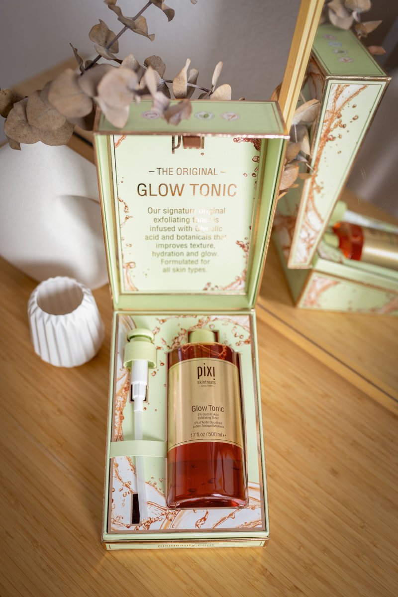 Geschenkideen für Beautyliebhaber zu Weihnachten. Mit dem Pixi Glow Tonic wird deine Haut strahlend schön. Adventskalender Gewinnspiel. / www.kleidermaedchen.de Kleidermaedchen Mode Interior Beauty Lifestyle Food Blog Leipzig Berlin, Adventskalender 2021, die schönsten Adventskalender, Gewinnspiel, Verlosung, kleidermaedchen.de