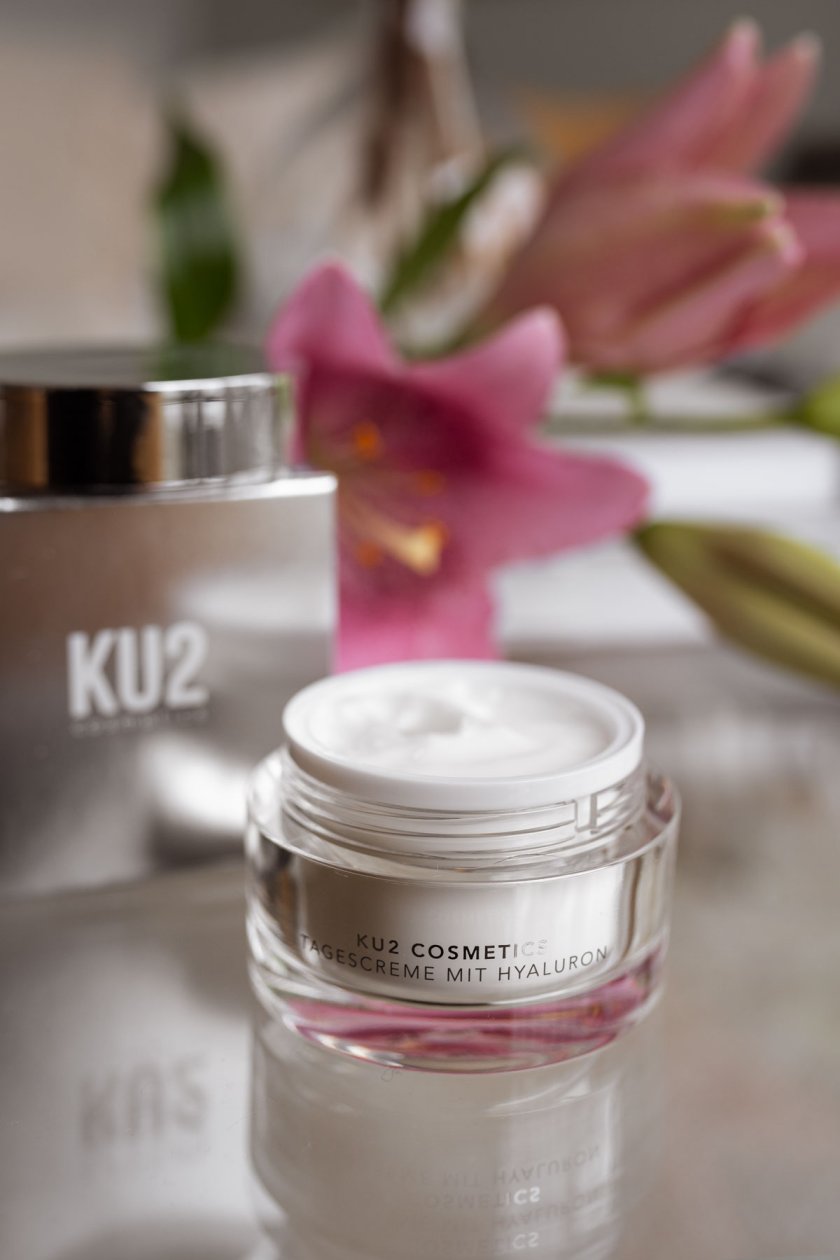 Hyaluronsäure für die Haut? Auf dem Beauty Blog stelle ich euch die Tagescreme mit Hyaluron von KU2 cosmetics vor. | www.kleidermaedchen.de