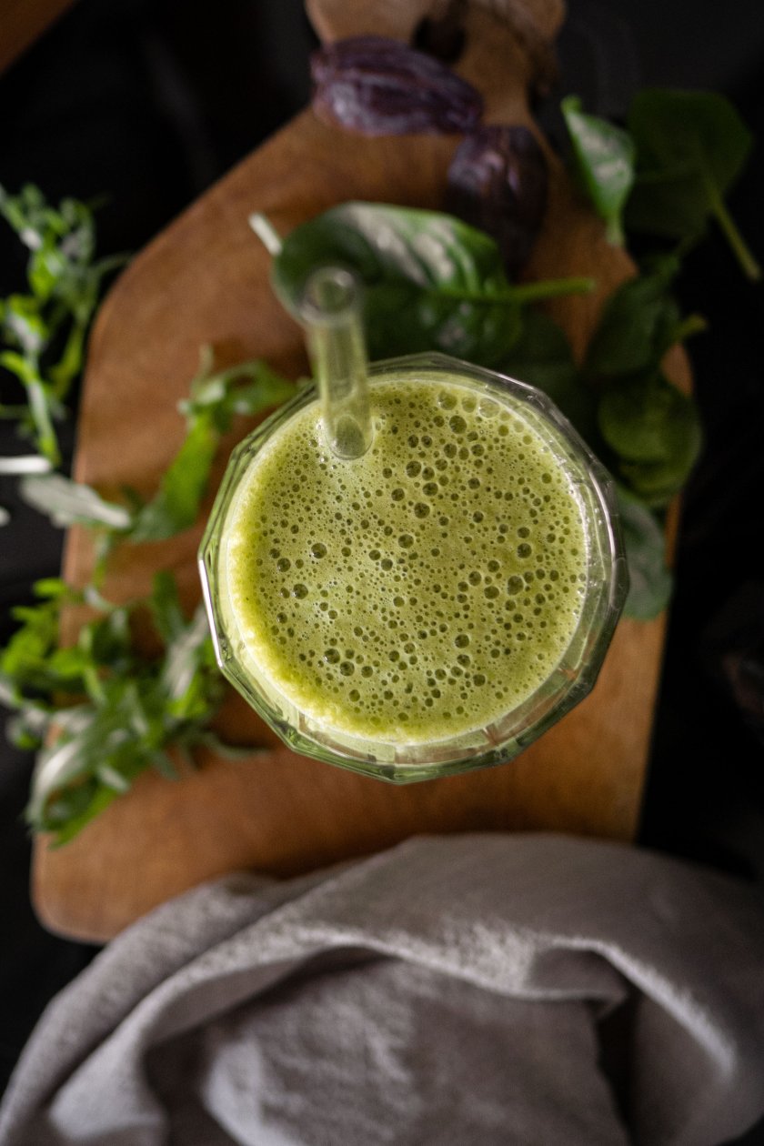 Green Smoothie Rezept mit Spinat, Feldsalat, Rucola und Brokkoli: Auf dem Food- und Lifestyle Blog zeige ich dir, wie es geht. | www.kleidermaedchen.de