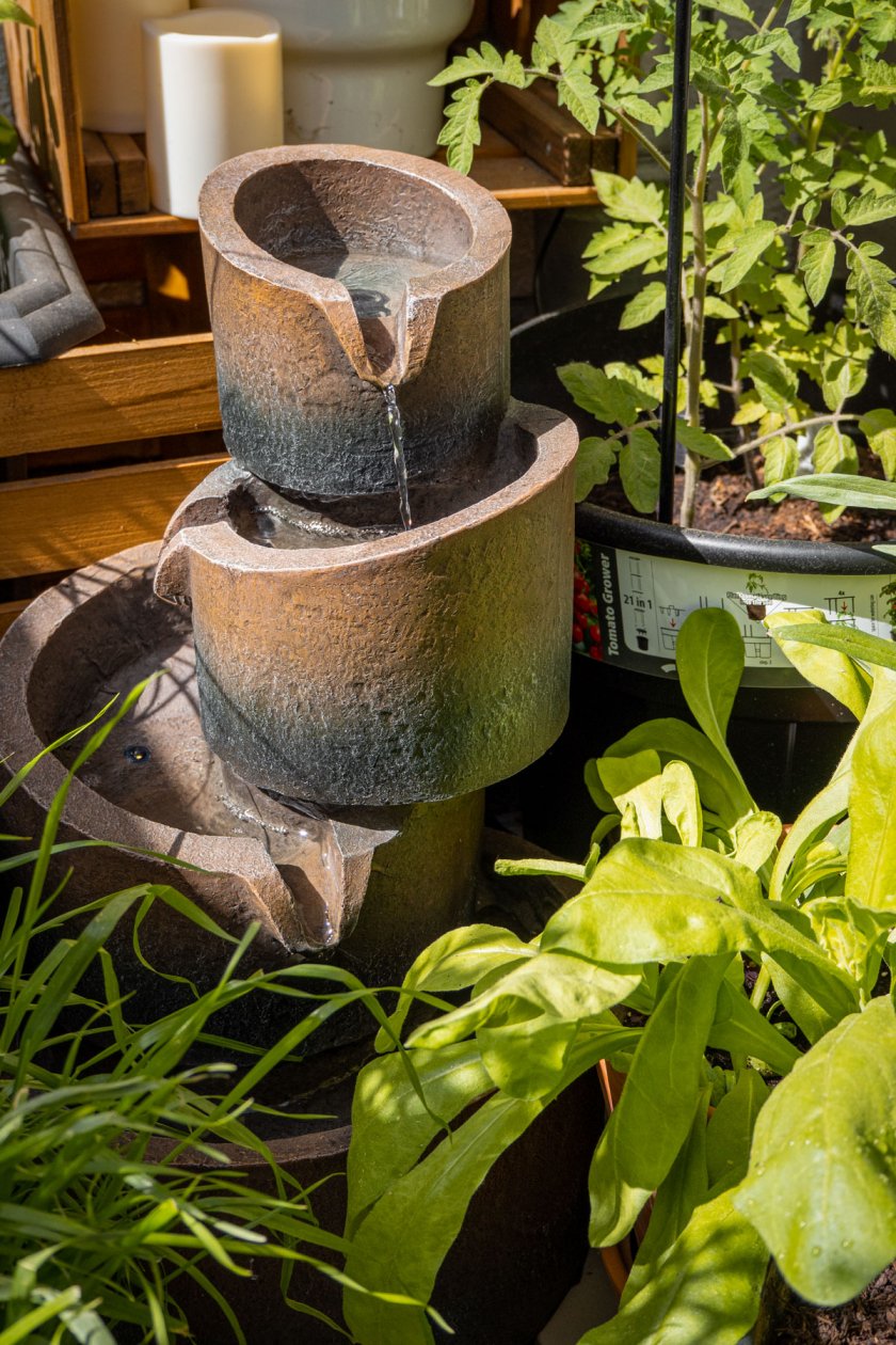 Kleinen Balkon gestalten mit platzsparenden Möbeln sowie einen Gemüsegarten. Auf dem Interiorblog zeige ich dir, wie ich meinen Balkon eingerichtet habe. | www.kleidermaedchen.de