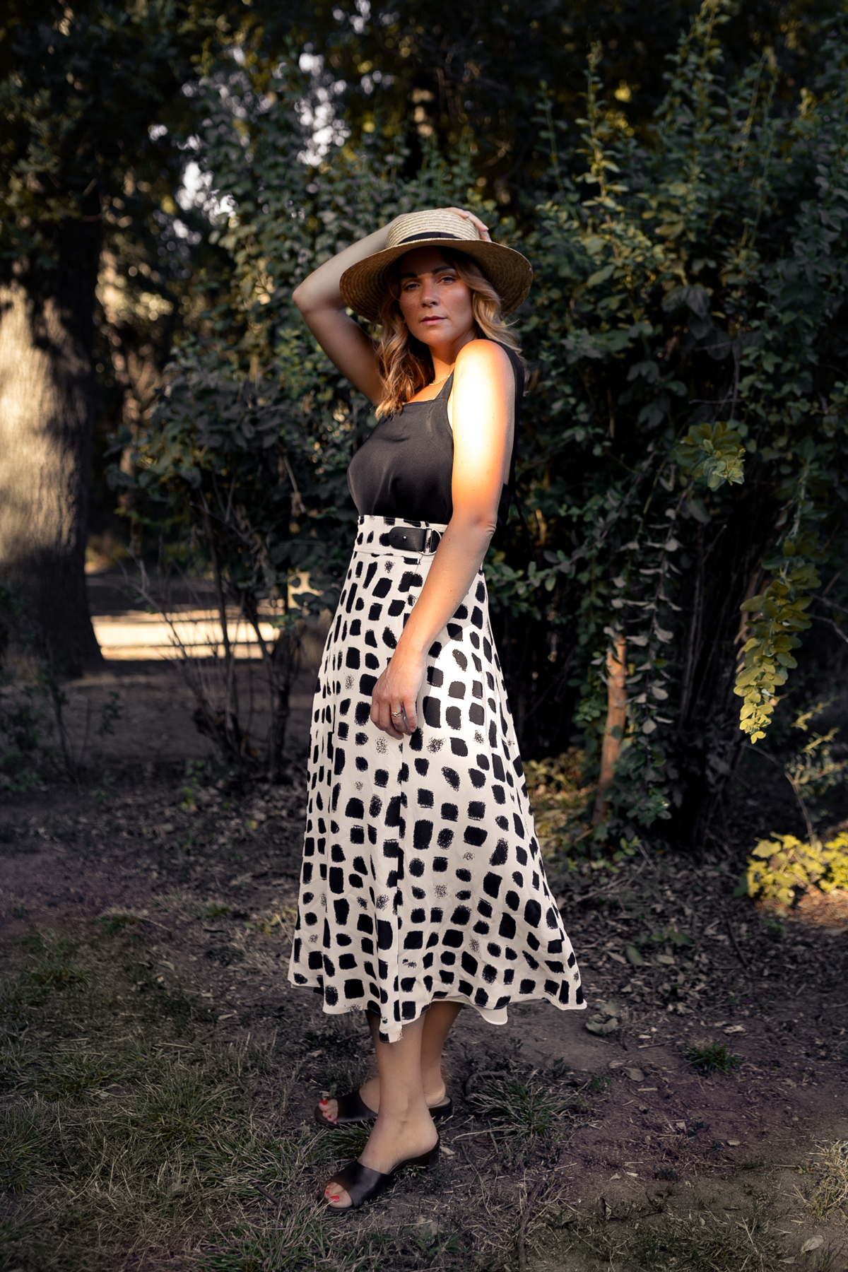 Auf dem Modeblog findest du 10 Outfit Ideen für den Sommer in einem Lookbook verpackt. Ich zeige euch Styles mit Röcken, Kleidern für den Tag und den Abend. | www.kleidermaedchen.de #sommeroutfit #alltagsstyles #modetrend2022 #Sommertrends #rock #kleid