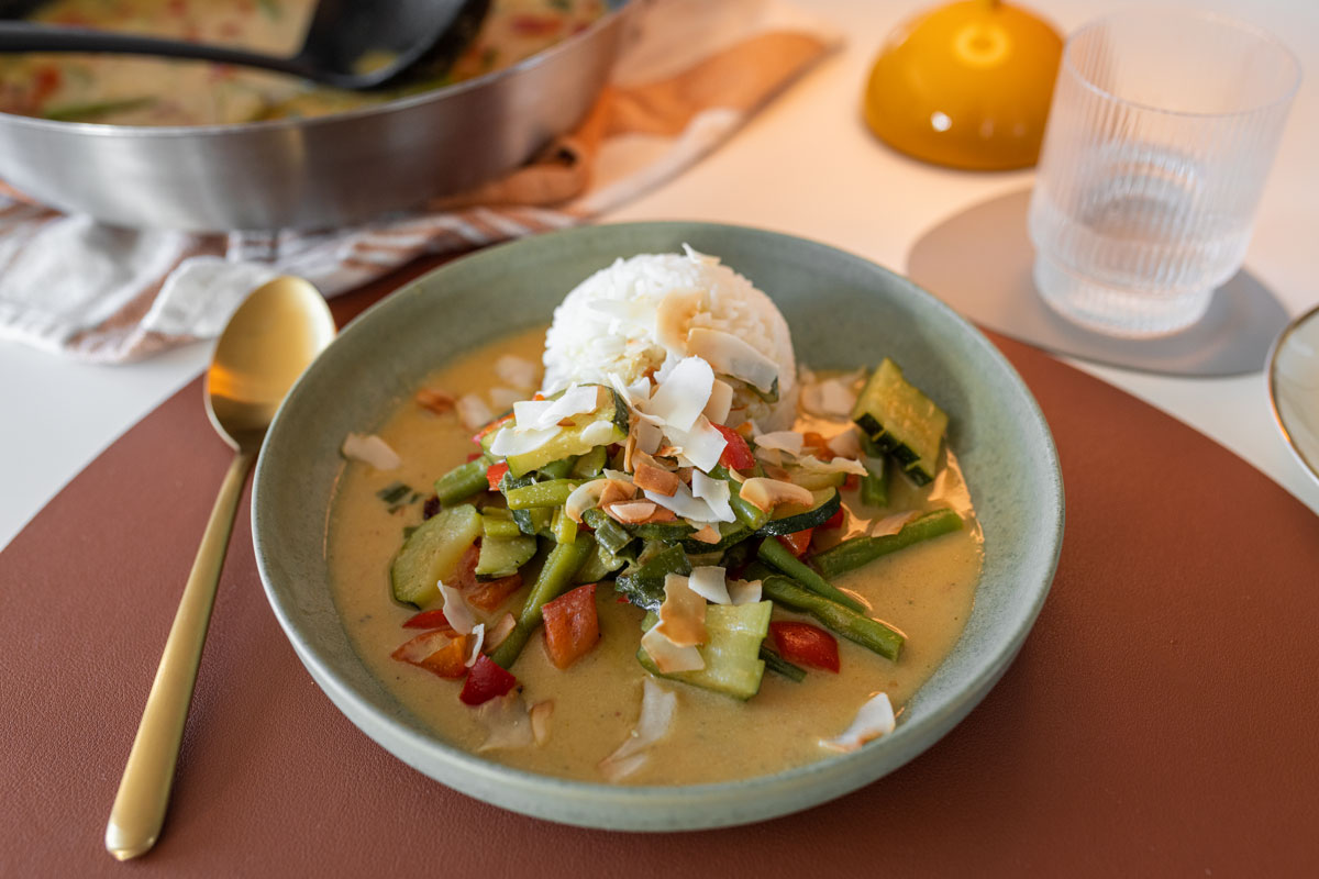 Veganes Cocos Curry mit Parika und Bohnen. Auf dem Foodblog zeige ich dir mein Rezept. | www.kleidermaedchen.de