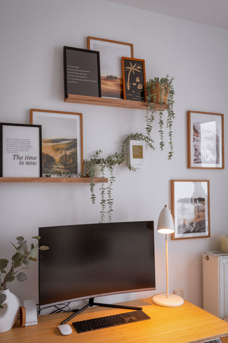 Homeoffice mit Flexispot E8 im Schlafzimmer einrichten. Auf dem Interiorblog zeige ich dir, wie du deinen Arbeitsplatz im Schlafzimmer harmonisch integrierst. Außerdem gehe ich auf die Vorteile eines höhenverstellbaren Schreibtisches ein. | www.kleidermaedchen.de