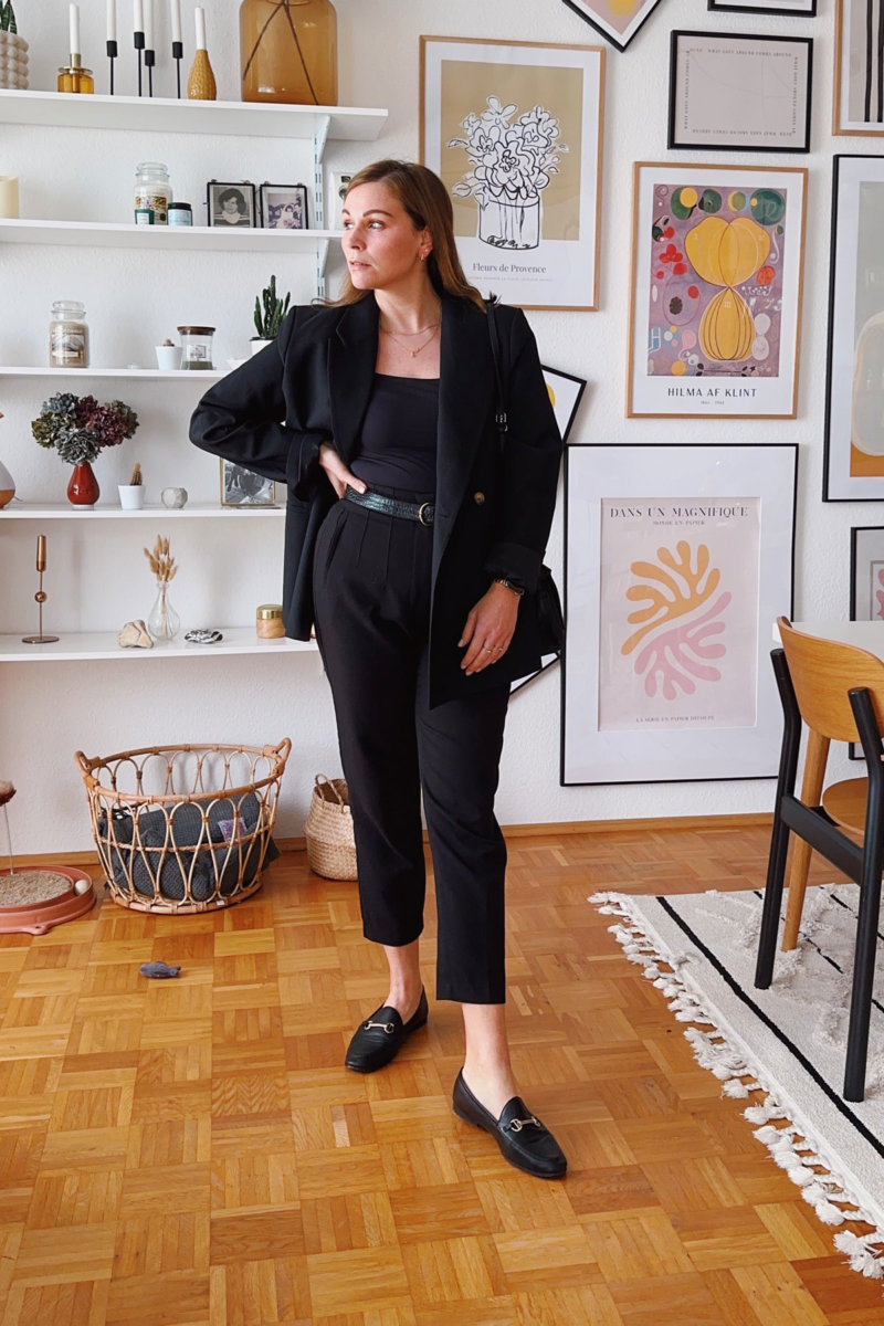 Auf dem Modeblog stelle ich euch 5 Frühlingslooks 2023 in knalligen Farben vor mit Fokus auf die Modetrends 2023. Sowie einen All Black Style.