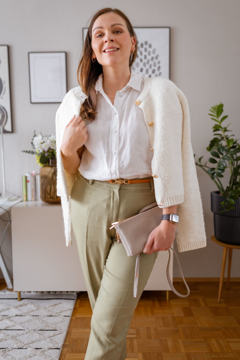 3 Outfit-Inspirationen für den Frühling 2024 stelle ich euch auf dem Modeblog vor. Von lässigen Alltagsstyles bis hin zu eleganten Styles ist alles dabei. (Oranger Look, Sandalen kombinieren, weiße Bluse) Klick dich in die Frühlingstrends 2024.