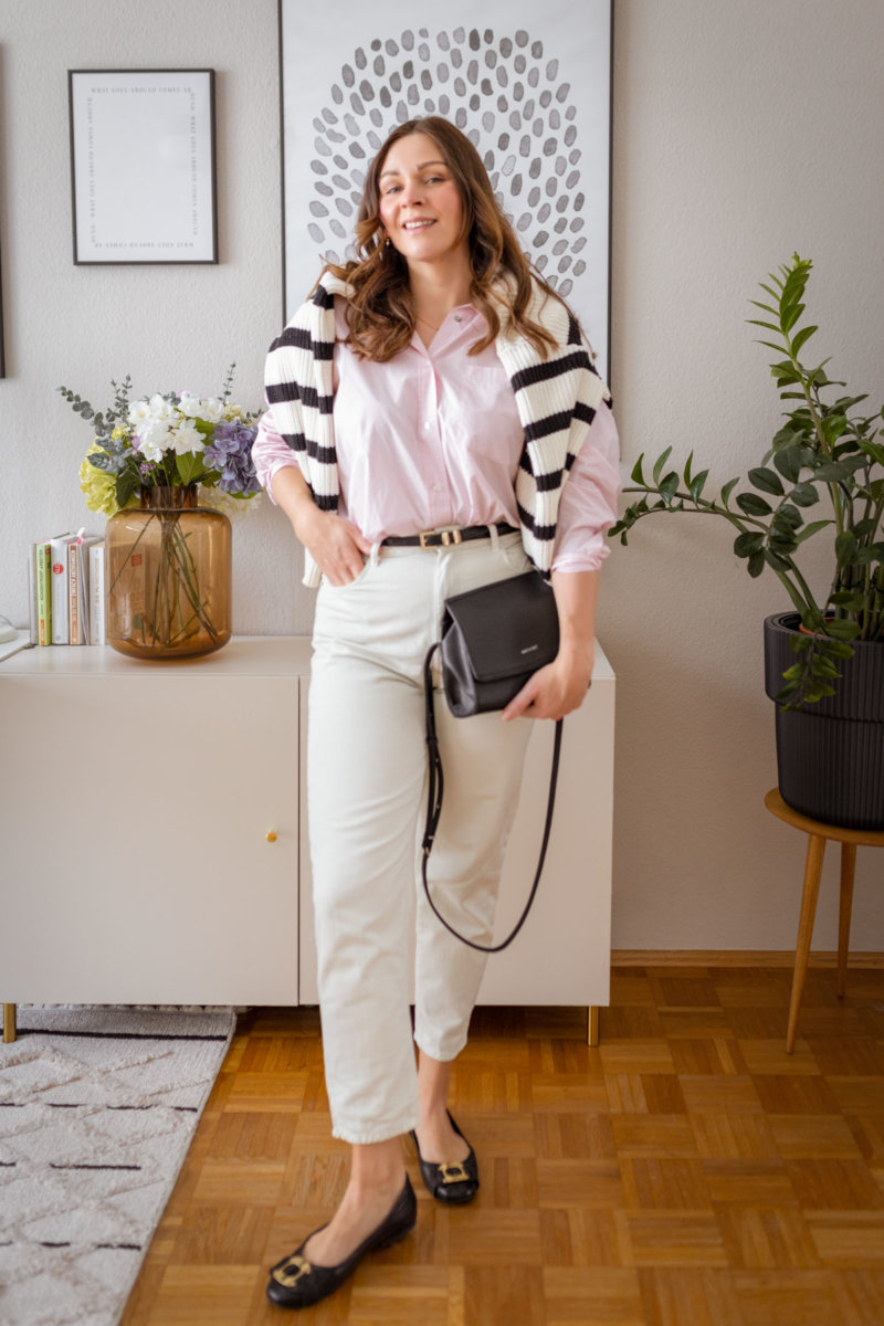 3 Outfit-Inspirationen für den Frühling 2024 stelle ich euch auf dem Modeblog vor. Von lässigen Alltagsstyles bis hin zu eleganten Styles ist alles dabei. (Oranger Look, Sandalen kombinieren, weiße Bluse) Klick dich in die Frühlingstrends 2024.